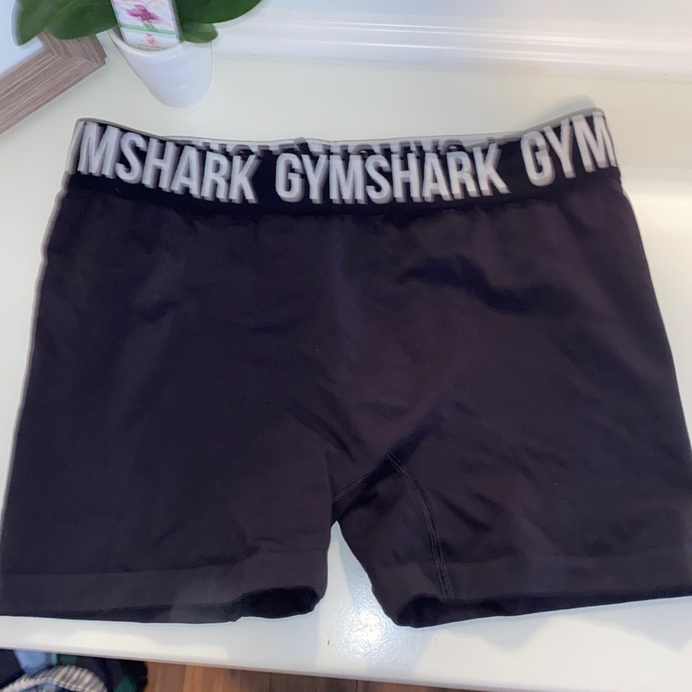 Gym shark plain black shorts